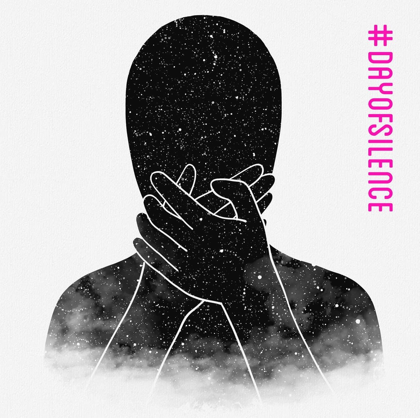 Das Bild zeigt die Silhouette einer Person, die vom Sternenhimmel ausgefüllt wird. Daneben ist senkrecht der Hashtag #dayofsilence in pinker Schrift gesetzt
